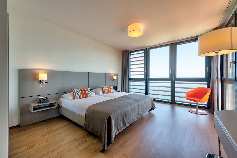 Lake Geneva Hotel