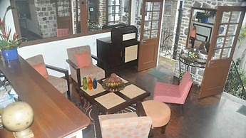 Cobblestone Inn