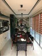 La Flora House Otel