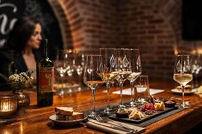 Miravida Soho Hotel & Wine Bar