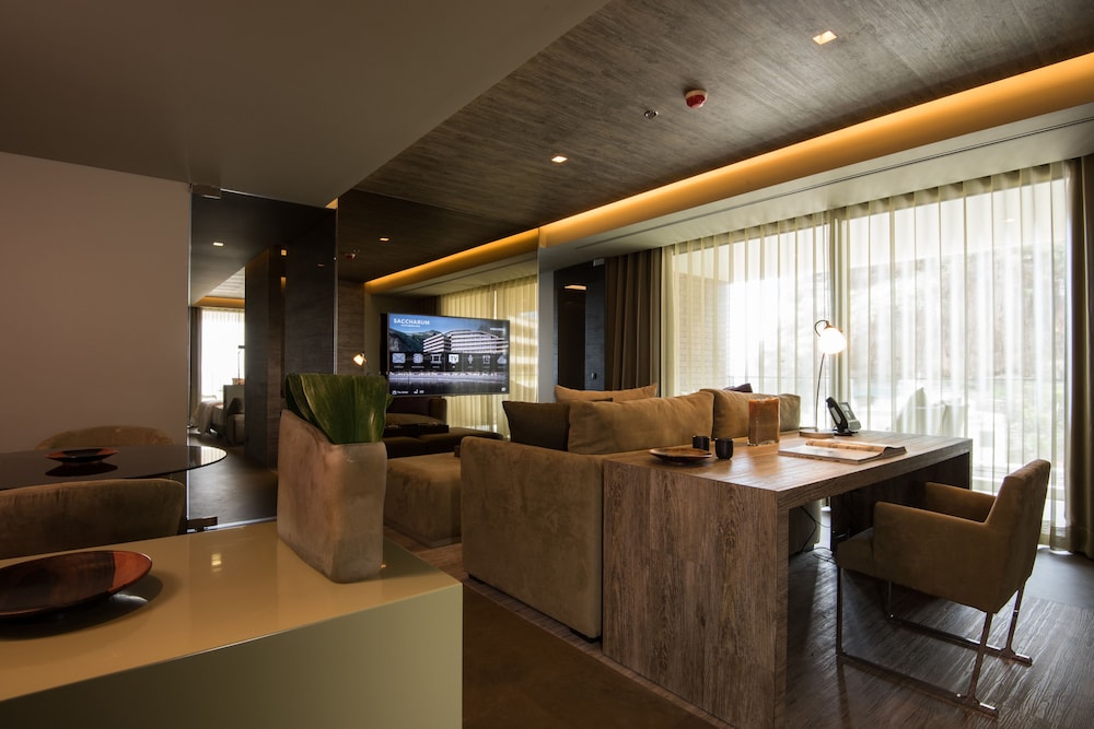 Saccharum Resort