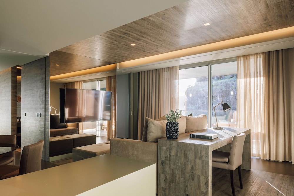 Saccharum Resort