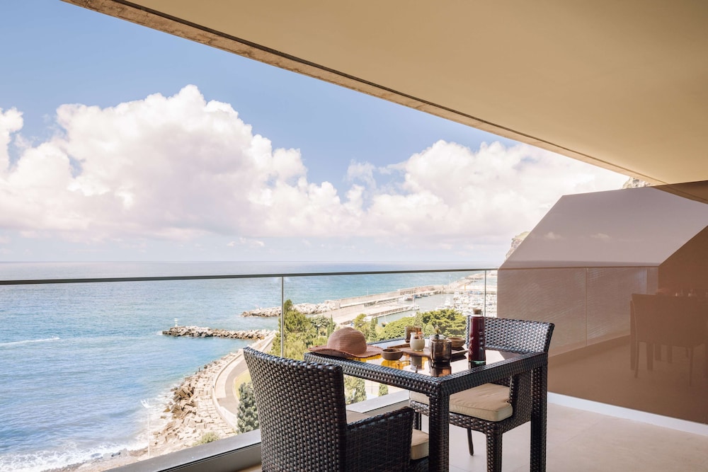 Saccharum Resort