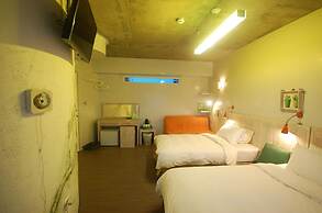 Orange Moon Inn