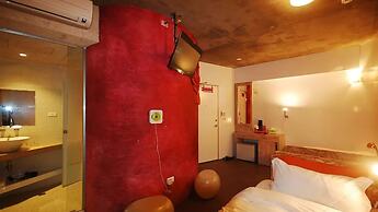 Orange Moon Inn