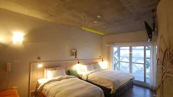Orange Moon Inn