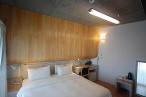 Orange Moon Inn