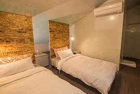 Orange Moon Inn