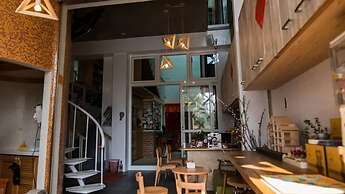 Orange Moon Inn