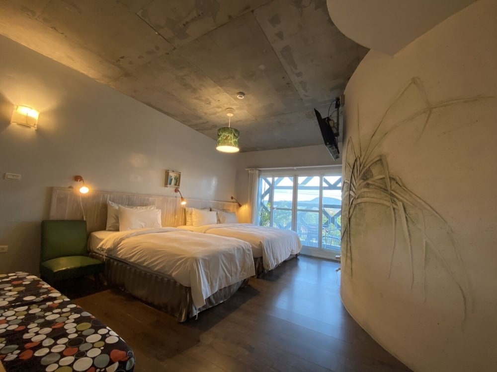 Orange Moon Inn