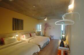Orange Moon Inn