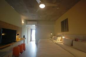 Orange Moon Inn