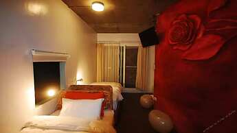 Orange Moon Inn