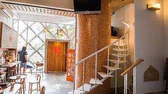 Orange Moon Inn