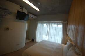 Orange Moon Inn