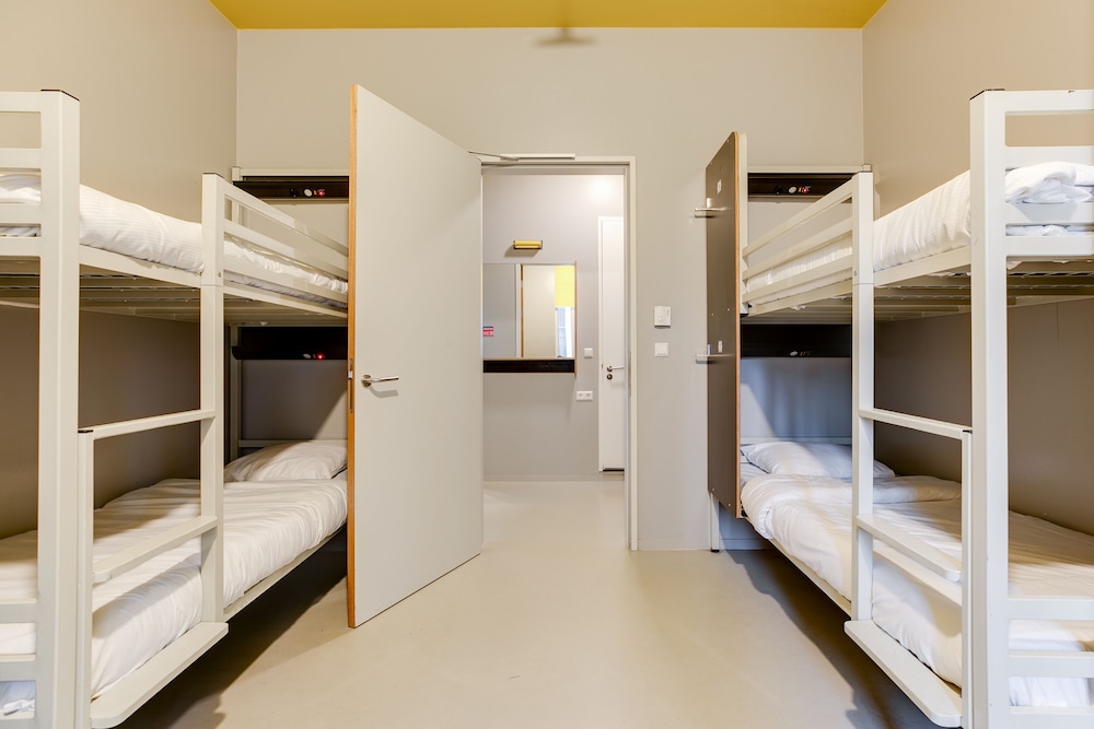 ClinkNOORD - Hostel