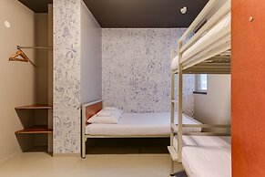 ClinkNOORD - Hostel