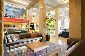 ClinkNOORD - Hostel