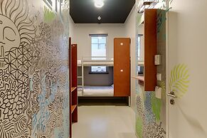 ClinkNOORD - Hostel