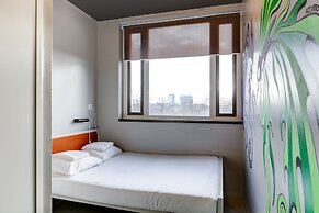 ClinkNOORD - Hostel