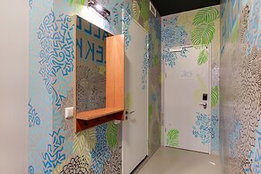 ClinkNOORD - Hostel