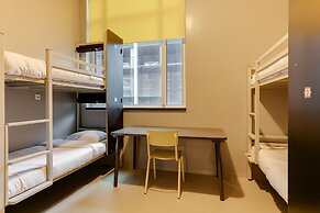 ClinkNOORD - Hostel