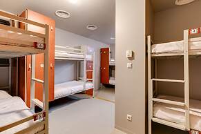 ClinkNOORD - Hostel