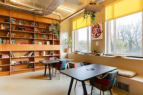 ClinkNOORD - Hostel