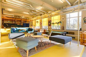 ClinkNOORD - Hostel