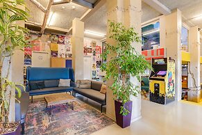ClinkNOORD - Hostel