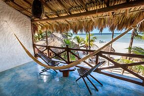 Beachfront Hotel La Palapa - Adults Only