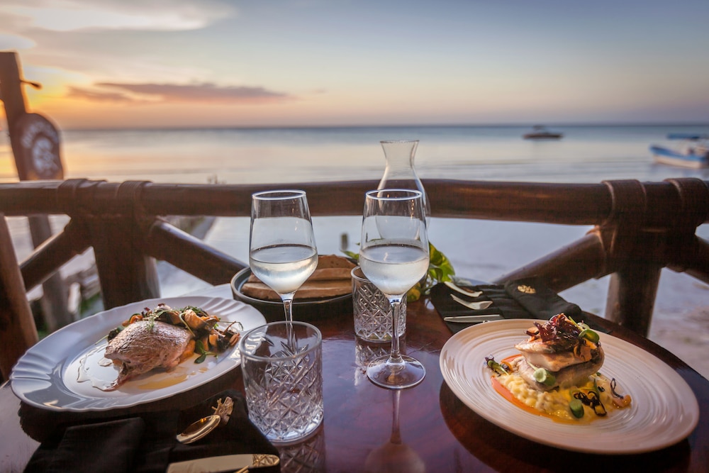 Beachfront Hotel La Palapa - Adults Only