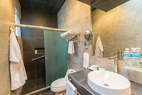 Hotel Ecce Inn & Spa