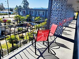 The Port-O-Call Inn & Suites