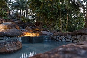 Cable Bay Stays – Golden Sand and Driftwood Beachfront Accommodation