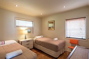 Cable Bay Stays – Golden Sand and Driftwood Beachfront Accommodation