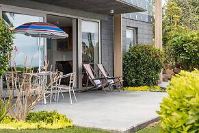 Cable Bay Stays – Golden Sand and Driftwood Beachfront Accommodation