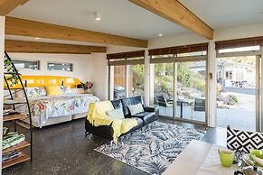Cable Bay Stays – Golden Sand and Driftwood Beachfront Accommodation