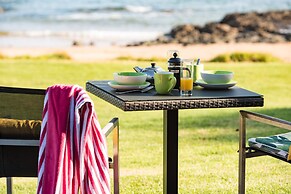 Cable Bay Stays – Golden Sand and Driftwood Beachfront Accommodation