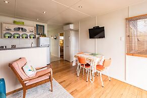 Cable Bay Stays – Golden Sand and Driftwood Beachfront Accommodation