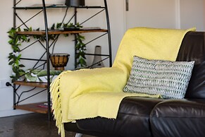 Cable Bay Stays – Golden Sand and Driftwood Beachfront Accommodation