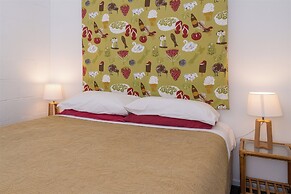 Cable Bay Stays – Golden Sand and Driftwood Beachfront Accommodation