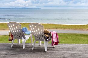 Cable Bay Stays – Golden Sand and Driftwood Beachfront Accommodation