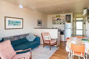 Cable Bay Stays – Golden Sand and Driftwood Beachfront Accommodation