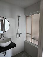 B & B Patong Beach House
