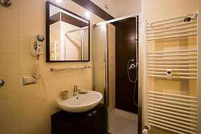 Mikale Rooms