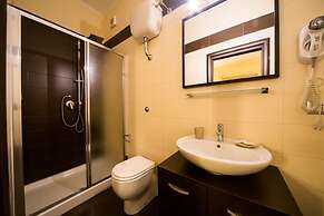 Mikale Rooms