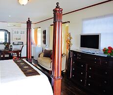 Beachcombers Hotel