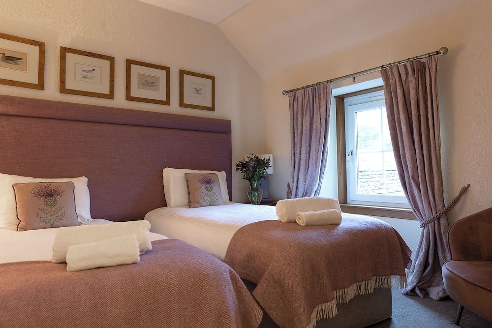 Loch Leven Hotel & Distillery