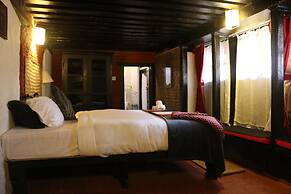 Hira Guest House